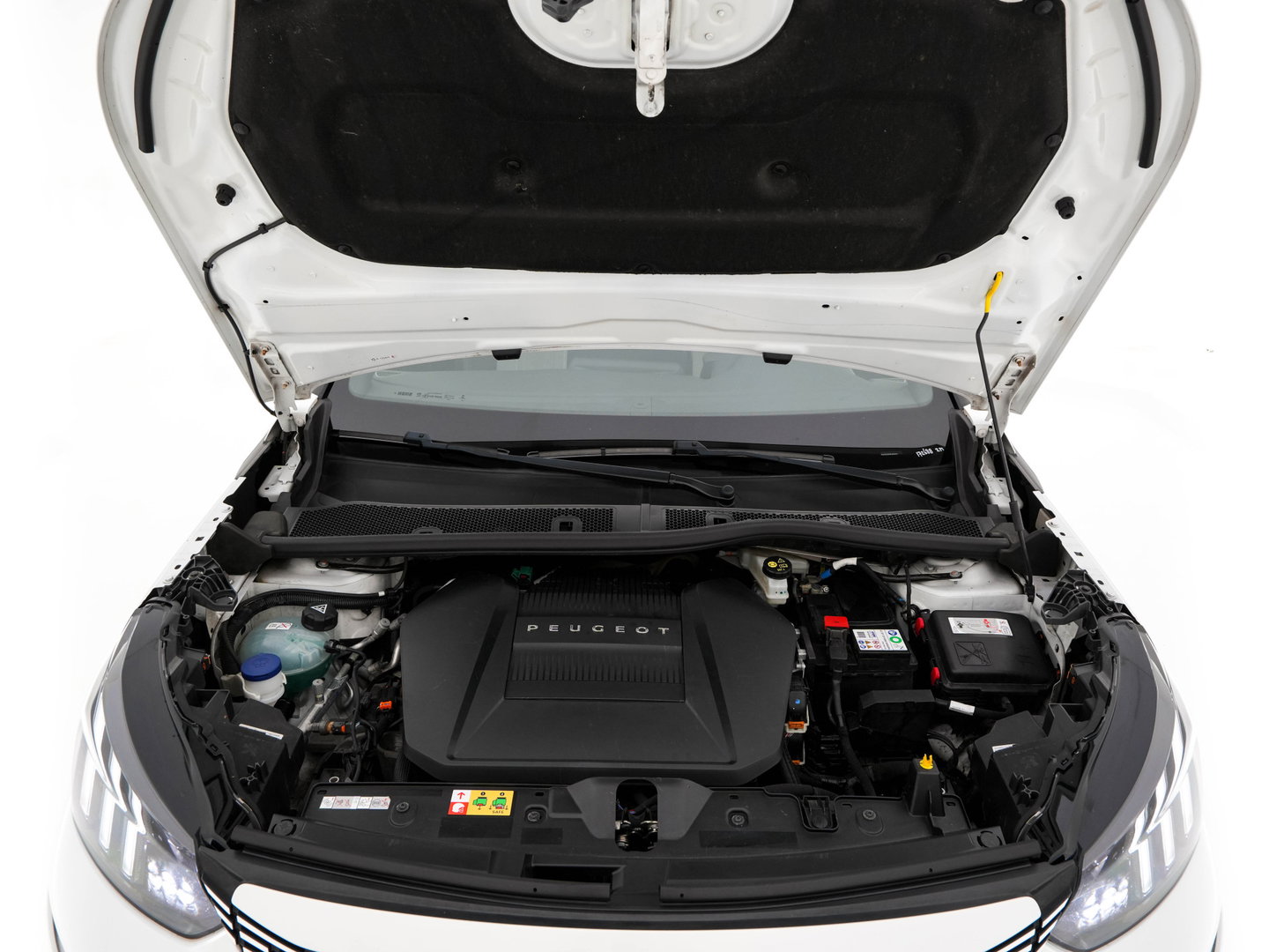 Peugeot e-2008 EV GT Pack 50 kWh [3-Fase-11kW] {SoH-88%} (INCL.BTW) *PANO | DIGI-COCKPIT | FULL-LED | BLIS | KEYLESS | LEATHER-MICROFIBRE | CAMERA | CARPLAY | CCS-FASTLOADER | DAB+ | NAVI-FULLMAP | ECC | PDC | SPORT-SEATS | AMBIENT-LIGHT | PRIVACY-