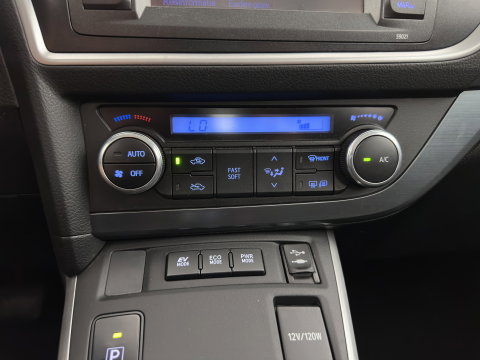 Toyota Auris 1.8 Hybrid Aspiration Aut. *CAMERA | KEYLESS | ECC | CRUISE | 17''ALU*
