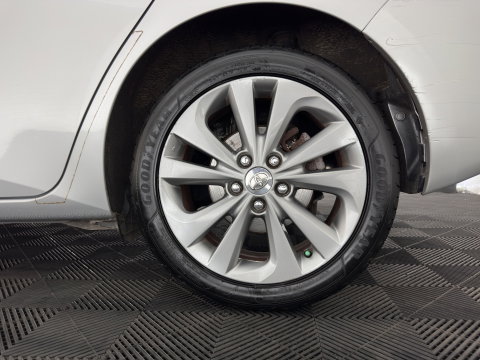 Toyota Auris 1.8 Hybrid Aspiration Aut. *CAMERA | KEYLESS | ECC | CRUISE | 17''ALU*