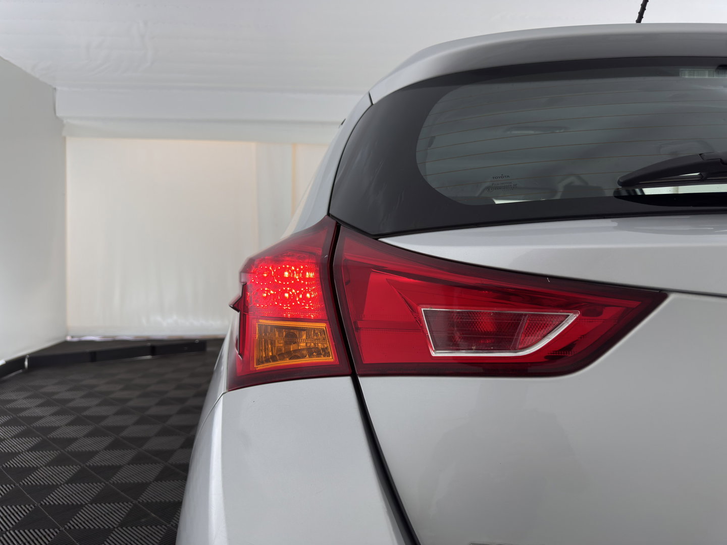 Toyota Auris 1.8 Hybrid Aspiration Aut. *CAMERA | KEYLESS | ECC | CRUISE | 17''ALU*