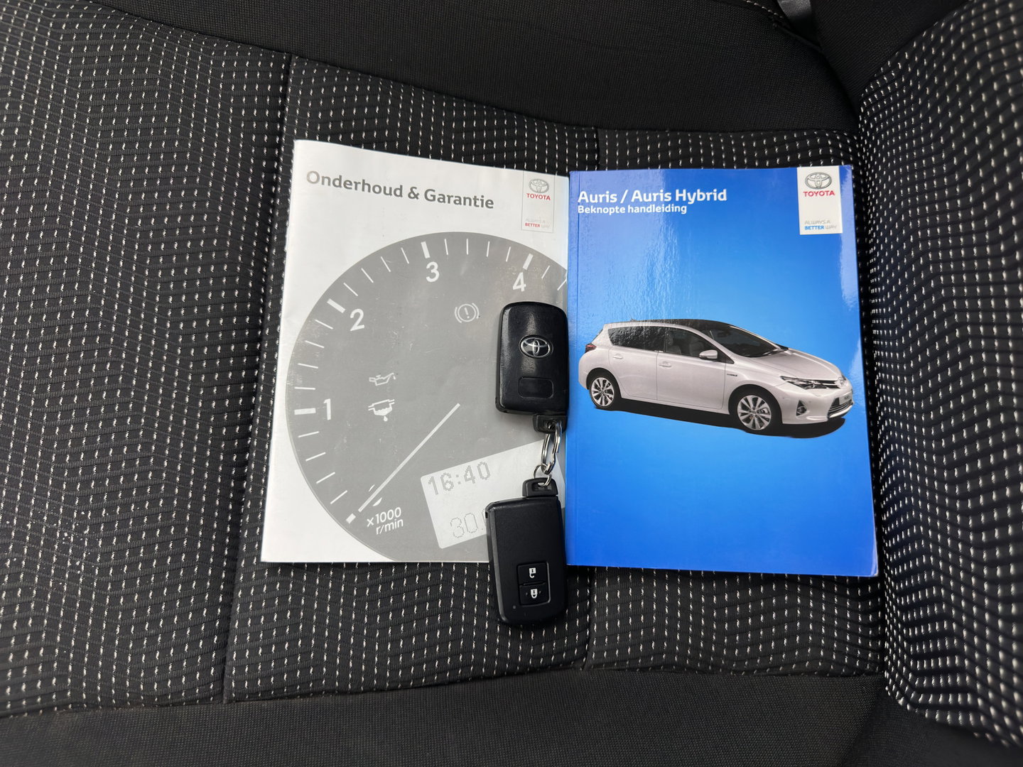 Toyota Auris 1.8 Hybrid Aspiration Aut. *CAMERA | KEYLESS | ECC | CRUISE | 17''ALU*