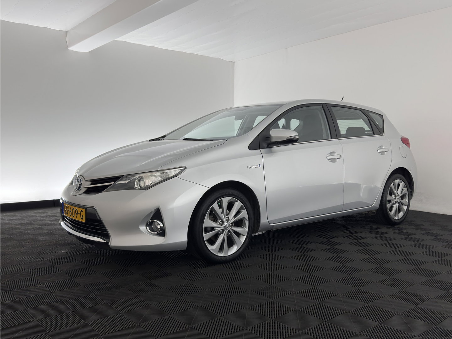 Toyota Auris 1.8 Hybrid Aspiration Aut. *CAMERA | KEYLESS | ECC | CRUISE | 17''ALU*