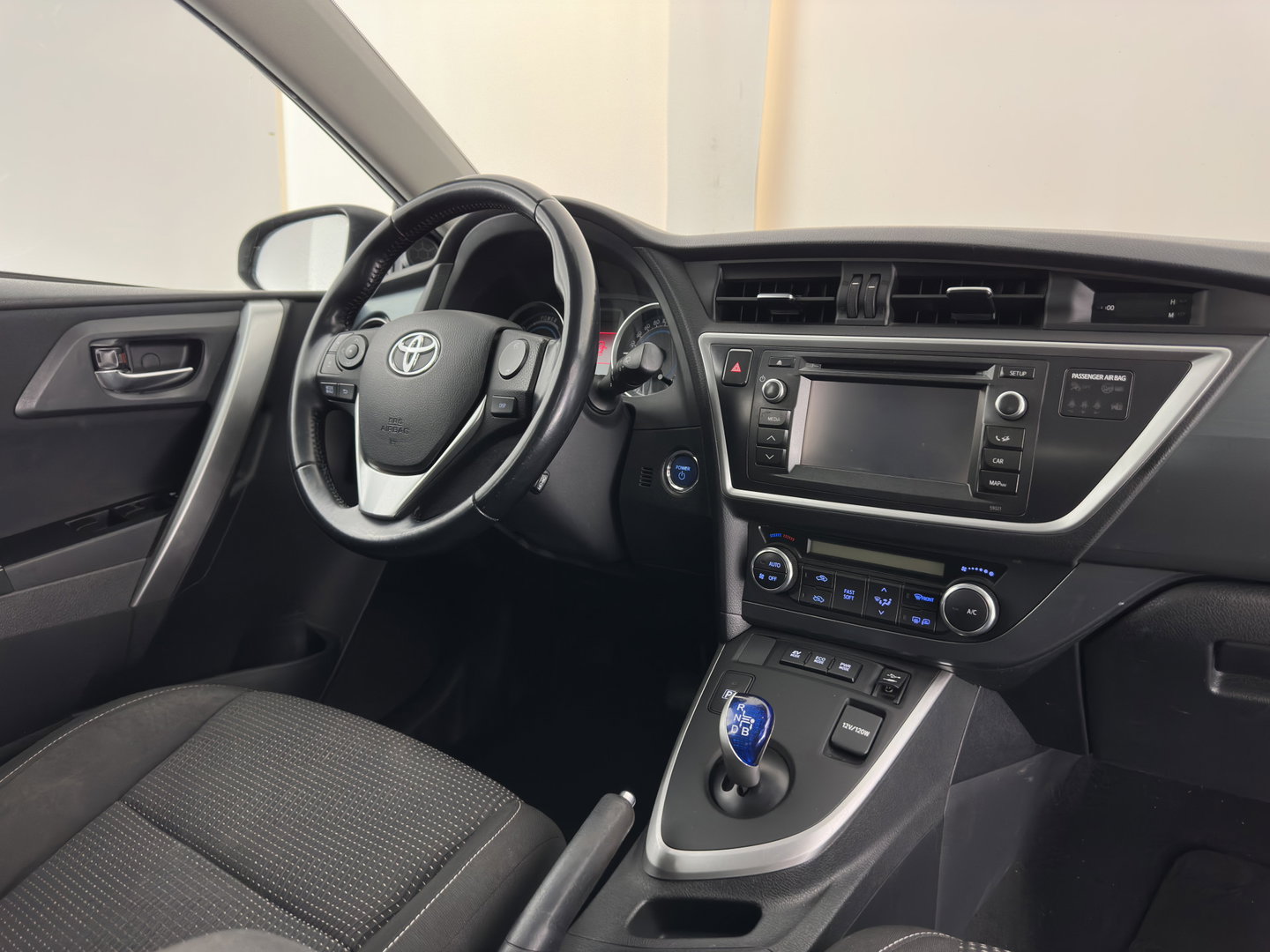 Toyota Auris 1.8 Hybrid Aspiration Aut. *CAMERA | KEYLESS | ECC | CRUISE | 17''ALU*