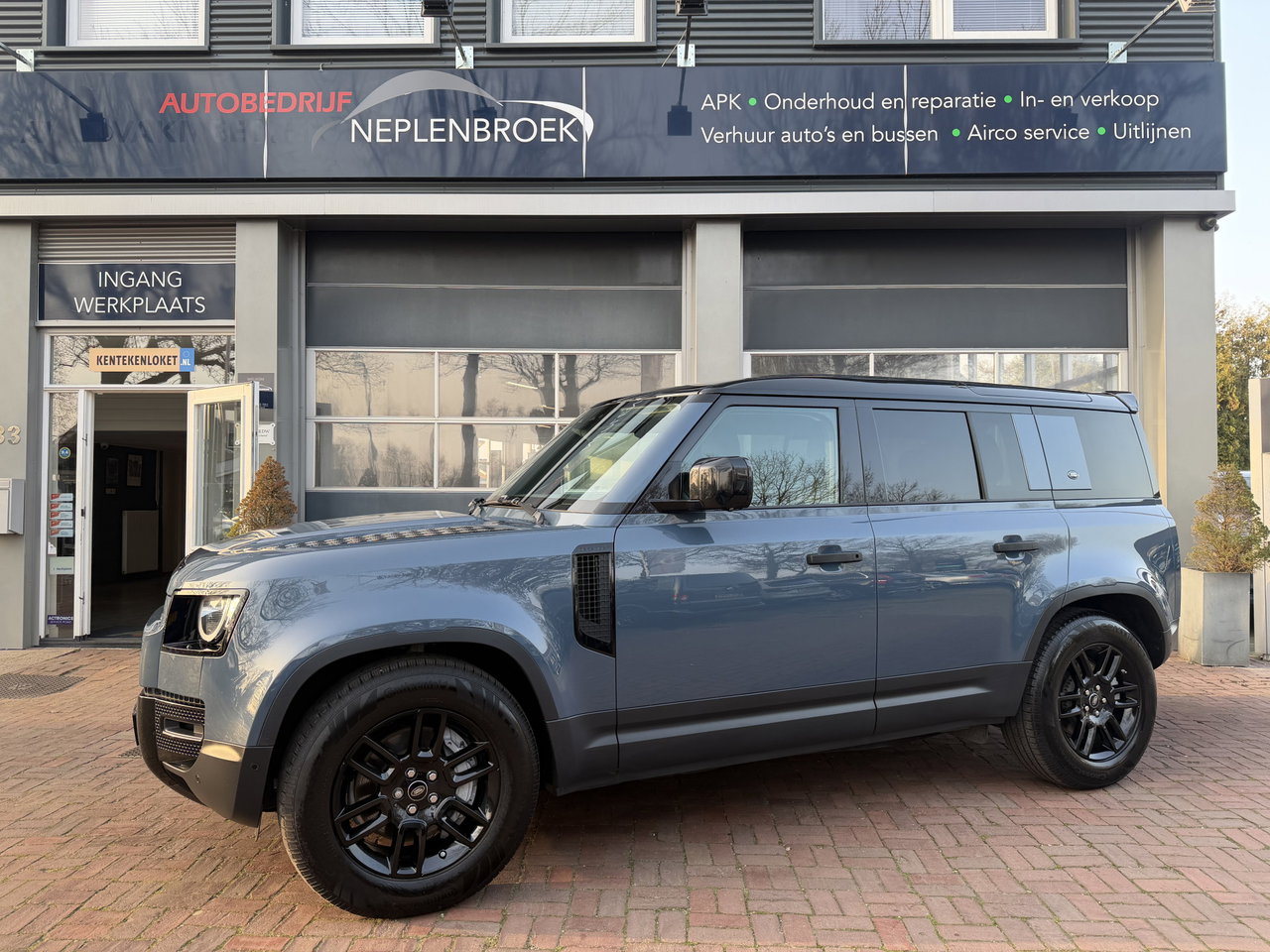 Land Rover Defender