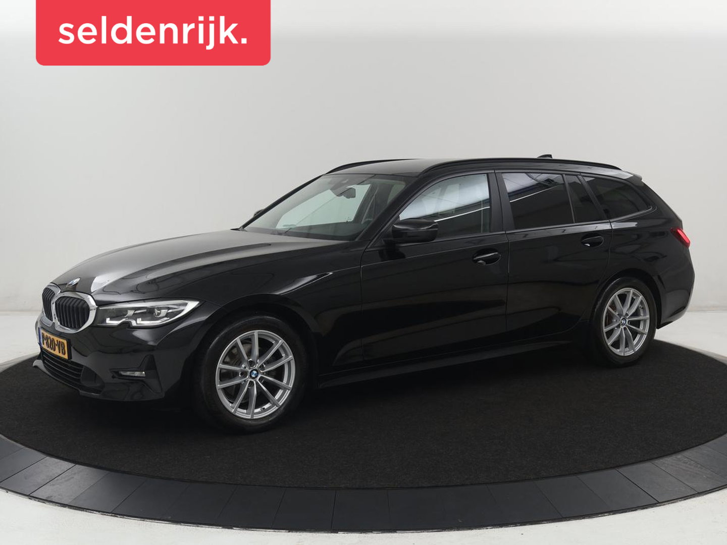BMW 3 Serie Touring 318i Business Edition Plus | Leder | Stoelverwarming | Carplay | Virtueel dashboard | Cruise control | Climate control | Park assist | Full LED |