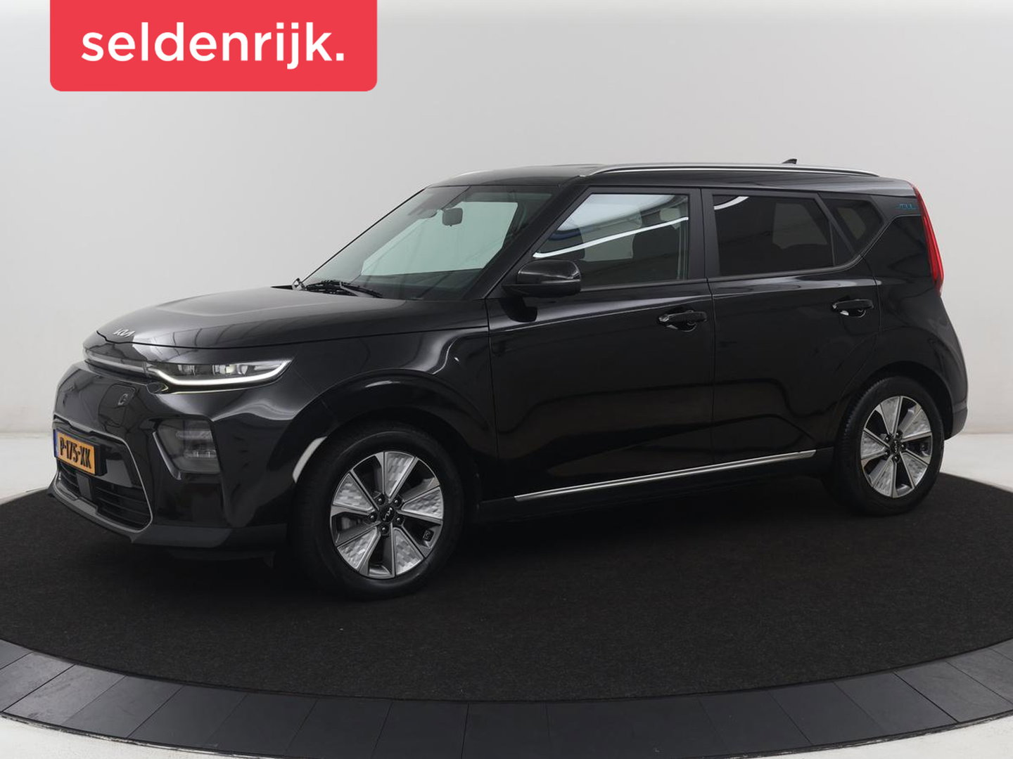 Kia e-Soul DynamicLine 64 kWh | SOH 97,5% | Cruise control | Carplay | Park assist | Camera | Climate control | Virtueel dashboard | plug-in