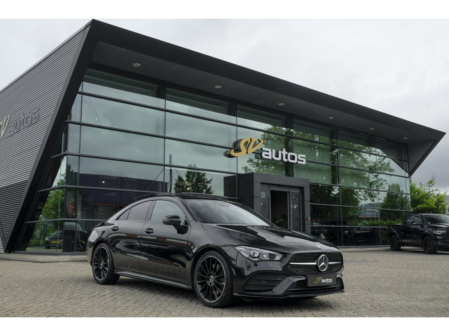 Mercedes-Benz CLA-Klasse CLA250 AMG 224pk Panoramadak Night pakket Widescreen Sfeerverlichting 19" LMV