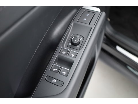 Volkswagen T-Roc 1.5 eTsi R-Line | Pano | IQ Light | Adapt. Cruise | Trekhaak | Camera | Stoel- Stuurverw. | CarPlay |