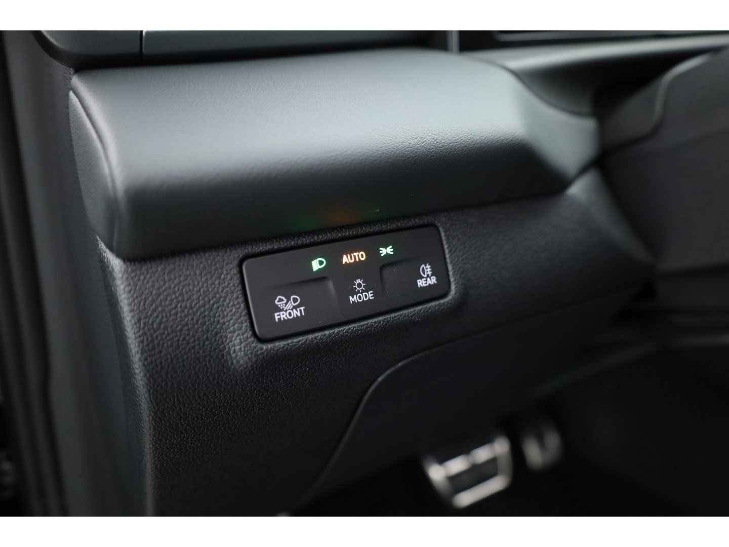 Volkswagen T-Roc 1.5 eTsi R-Line | Pano | IQ Light | Adapt. Cruise | Trekhaak | Camera | Stoel- Stuurverw. | CarPlay |