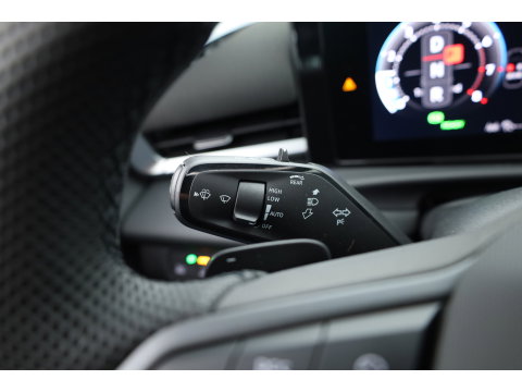 Volkswagen T-Roc 1.5 eTsi R-Line | Pano | IQ Light | Adapt. Cruise | Trekhaak | Camera | Stoel- Stuurverw. | CarPlay |