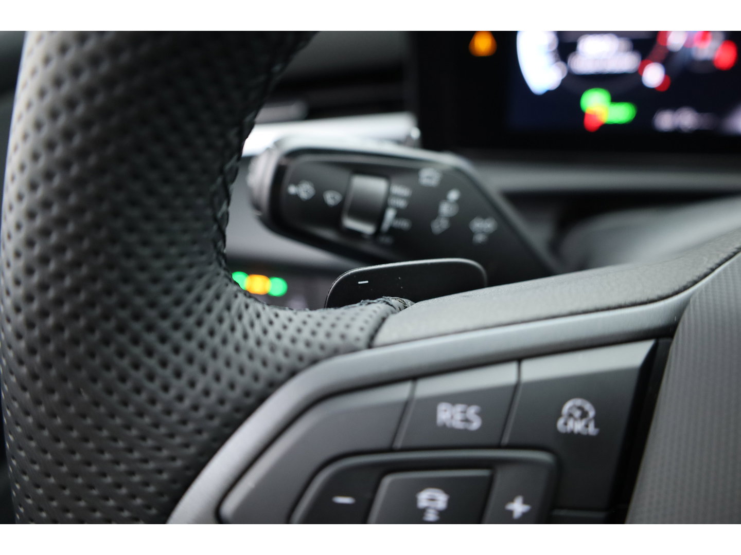 Volkswagen T-Roc 1.5 eTsi R-Line | Pano | IQ Light | Adapt. Cruise | Trekhaak | Camera | Stoel- Stuurverw. | CarPlay |