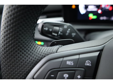 Volkswagen T-Roc 1.5 eTsi R-Line | Pano | IQ Light | Adapt. Cruise | Trekhaak | Camera | Stoel- Stuurverw. | CarPlay |