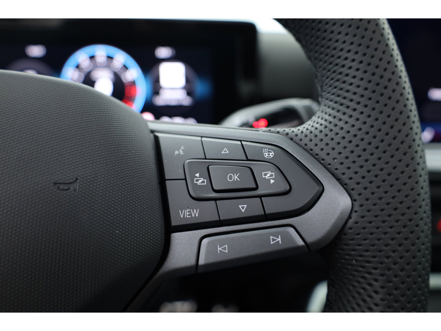 Volkswagen T-Roc 1.5 eTsi R-Line | Pano | IQ Light | Adapt. Cruise | Trekhaak | Camera | Stoel- Stuurverw. | CarPlay |