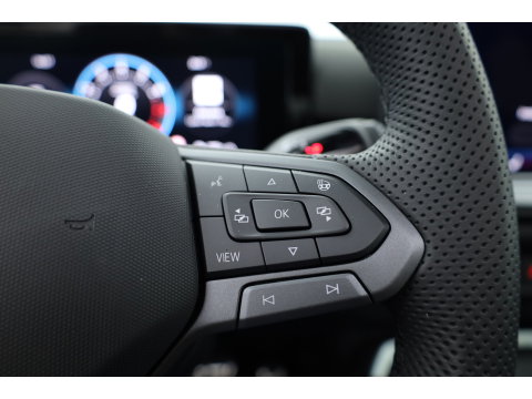 Volkswagen T-Roc 1.5 eTsi R-Line | Pano | IQ Light | Adapt. Cruise | Trekhaak | Camera | Stoel- Stuurverw. | CarPlay |