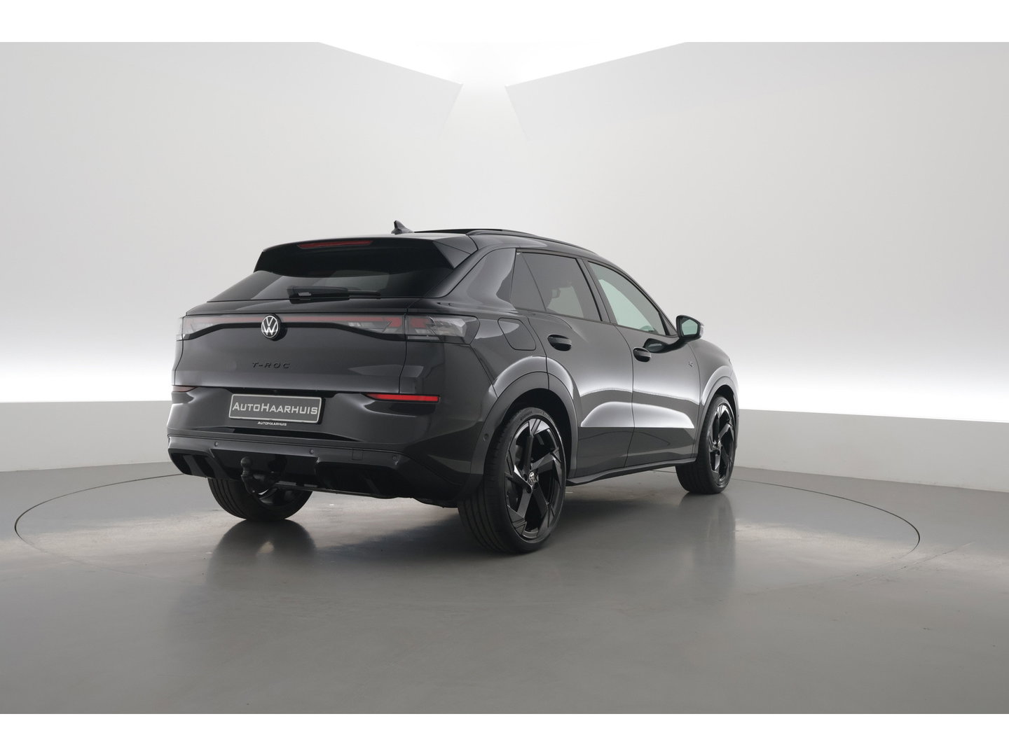 Volkswagen T-Roc 1.5 eTsi R-Line | Pano | IQ Light | Adapt. Cruise | Trekhaak | Camera | Stoel- Stuurverw. | CarPlay |