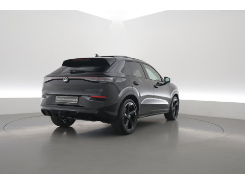 Volkswagen T-Roc 1.5 eTsi R-Line | Pano | IQ Light | Adapt. Cruise | Trekhaak | Camera | Stoel- Stuurverw. | CarPlay |
