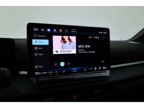 Volkswagen T-Roc 1.5 eTsi R-Line | Pano | IQ Light | Adapt. Cruise | Trekhaak | Camera | Stoel- Stuurverw. | CarPlay |
