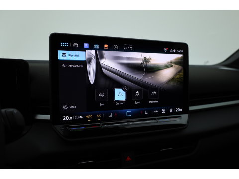 Volkswagen T-Roc 1.5 eTsi R-Line | Pano | IQ Light | Adapt. Cruise | Trekhaak | Camera | Stoel- Stuurverw. | CarPlay |