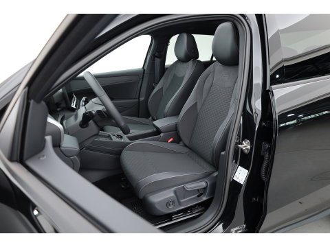 Volkswagen T-Roc 1.5 eTsi R-Line | Pano | IQ Light | Adapt. Cruise | Trekhaak | Camera | Stoel- Stuurverw. | CarPlay |