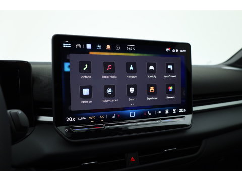 Volkswagen T-Roc 1.5 eTsi R-Line | Pano | IQ Light | Adapt. Cruise | Trekhaak | Camera | Stoel- Stuurverw. | CarPlay |