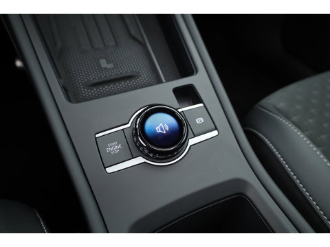 Volkswagen T-Roc 1.5 eTsi R-Line | Pano | IQ Light | Adapt. Cruise | Trekhaak | Camera | Stoel- Stuurverw. | CarPlay |