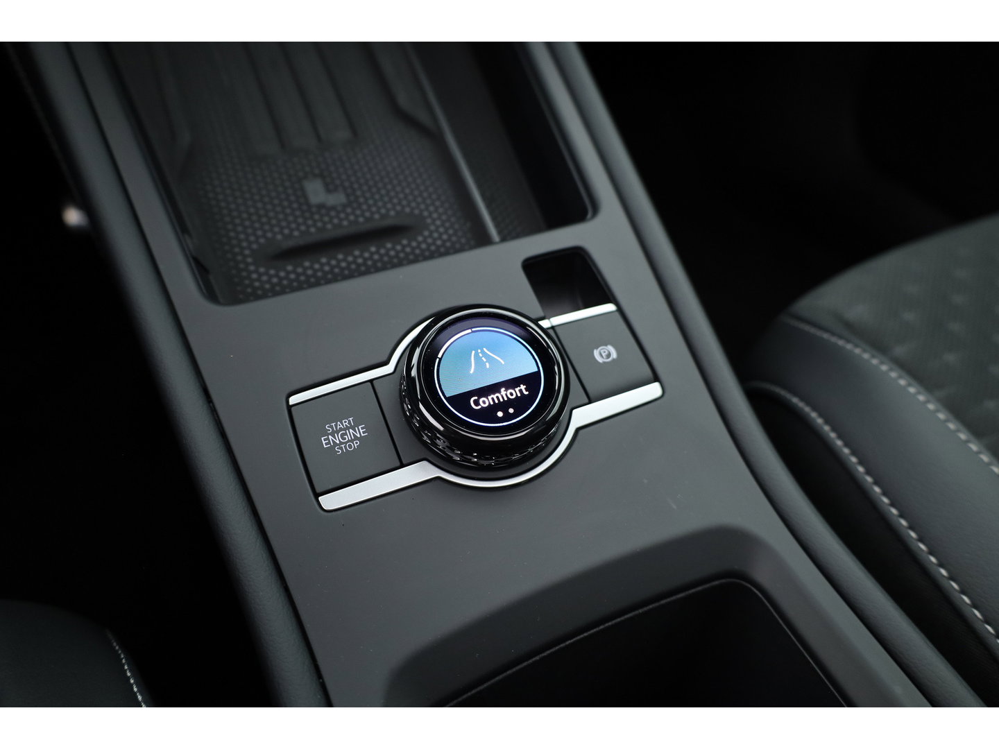 Volkswagen T-Roc 1.5 eTsi R-Line | Pano | IQ Light | Adapt. Cruise | Trekhaak | Camera | Stoel- Stuurverw. | CarPlay |