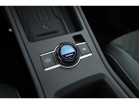Volkswagen T-Roc 1.5 eTsi R-Line | Pano | IQ Light | Adapt. Cruise | Trekhaak | Camera | Stoel- Stuurverw. | CarPlay |