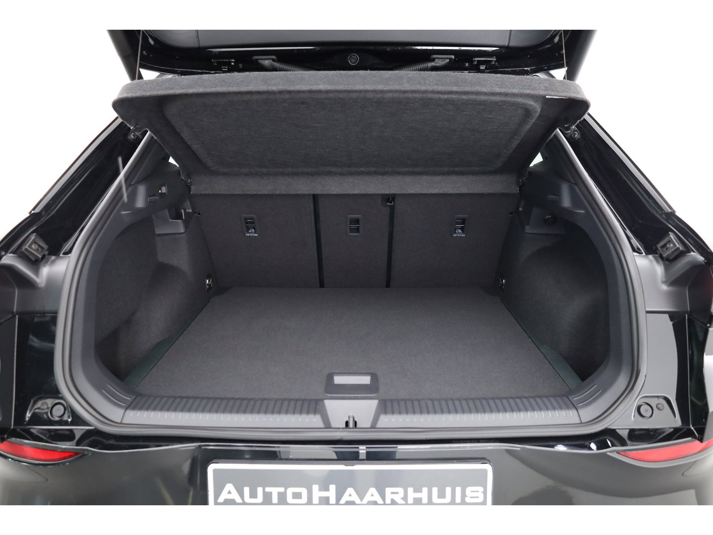 Volkswagen T-Roc 1.5 eTsi R-Line | Pano | IQ Light | Adapt. Cruise | Trekhaak | Camera | Stoel- Stuurverw. | CarPlay |