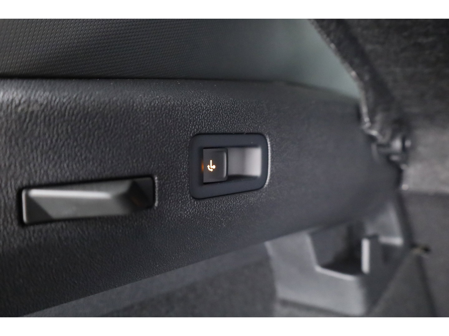 Volkswagen T-Roc 1.5 eTsi R-Line | Pano | IQ Light | Adapt. Cruise | Trekhaak | Camera | Stoel- Stuurverw. | CarPlay |