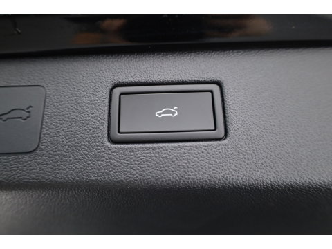 Volkswagen T-Roc 1.5 eTsi R-Line | Pano | IQ Light | Adapt. Cruise | Trekhaak | Camera | Stoel- Stuurverw. | CarPlay |