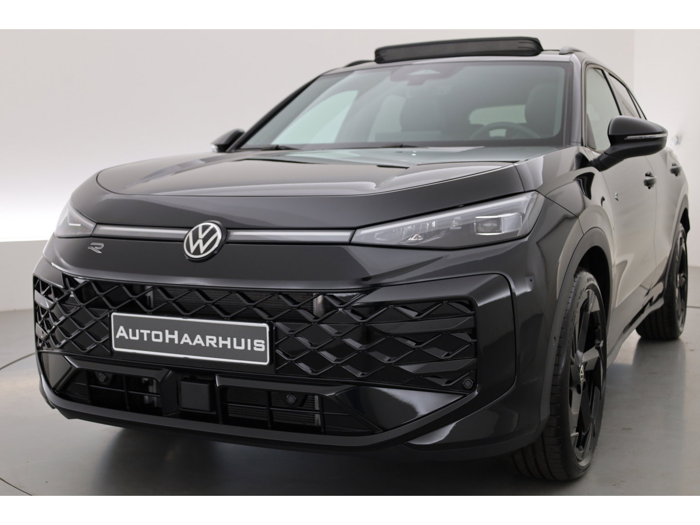 Volkswagen T-Roc 1.5 eTsi R-Line | Pano | IQ Light | Adapt. Cruise | Trekhaak | Camera | Stoel- Stuurverw. | CarPlay |