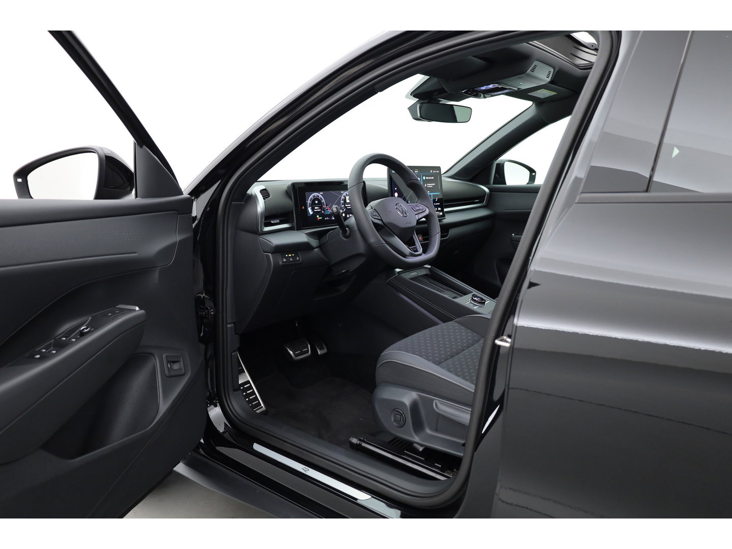 Volkswagen T-Roc 1.5 eTsi R-Line | Pano | IQ Light | Adapt. Cruise | Trekhaak | Camera | Stoel- Stuurverw. | CarPlay |