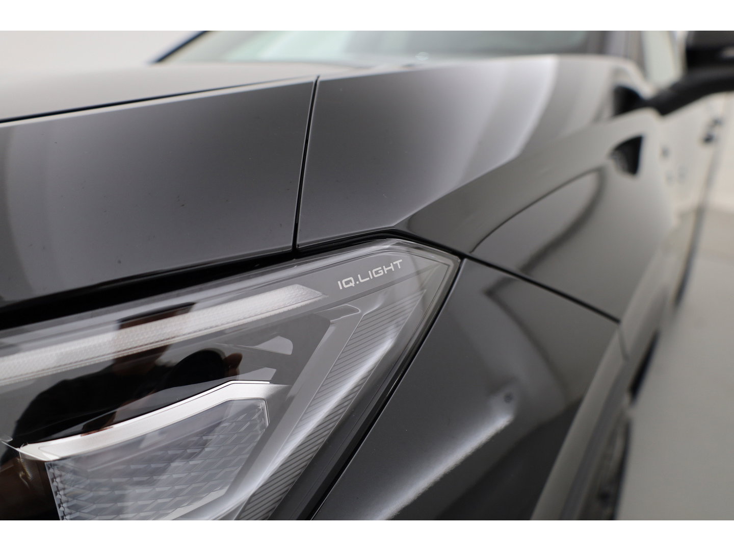 Volkswagen T-Roc 1.5 eTsi R-Line | Pano | IQ Light | Adapt. Cruise | Trekhaak | Camera | Stoel- Stuurverw. | CarPlay |