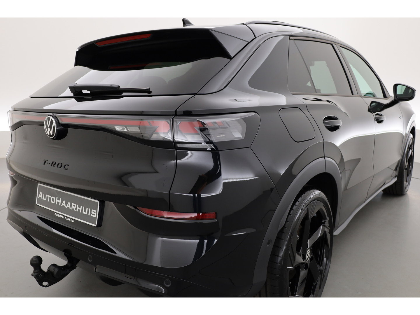 Volkswagen T-Roc 1.5 eTsi R-Line | Pano | IQ Light | Adapt. Cruise | Trekhaak | Camera | Stoel- Stuurverw. | CarPlay |