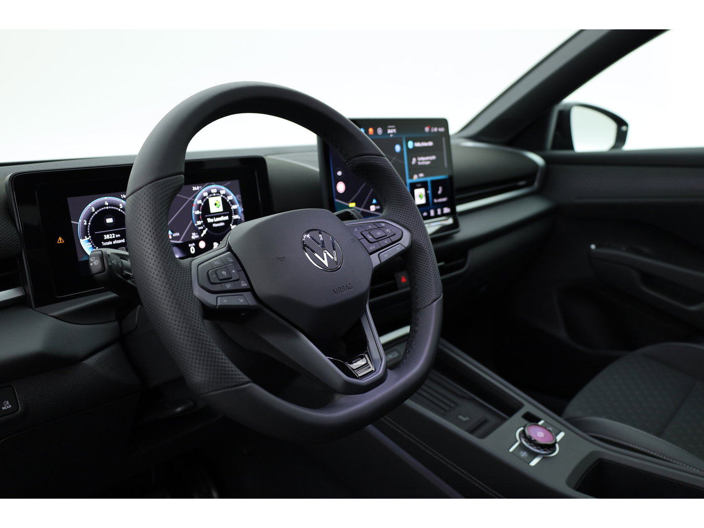 Volkswagen T-Roc 1.5 eTsi R-Line | Pano | IQ Light | Adapt. Cruise | Trekhaak | Camera | Stoel- Stuurverw. | CarPlay |