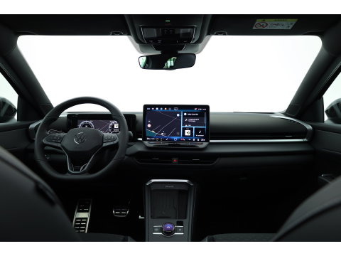 Volkswagen T-Roc 1.5 eTsi R-Line | Pano | IQ Light | Adapt. Cruise | Trekhaak | Camera | Stoel- Stuurverw. | CarPlay |