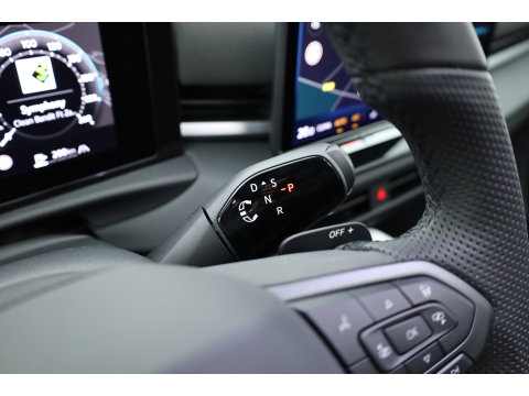 Volkswagen T-Roc 1.5 eTsi R-Line | Pano | IQ Light | Adapt. Cruise | Trekhaak | Camera | Stoel- Stuurverw. | CarPlay |