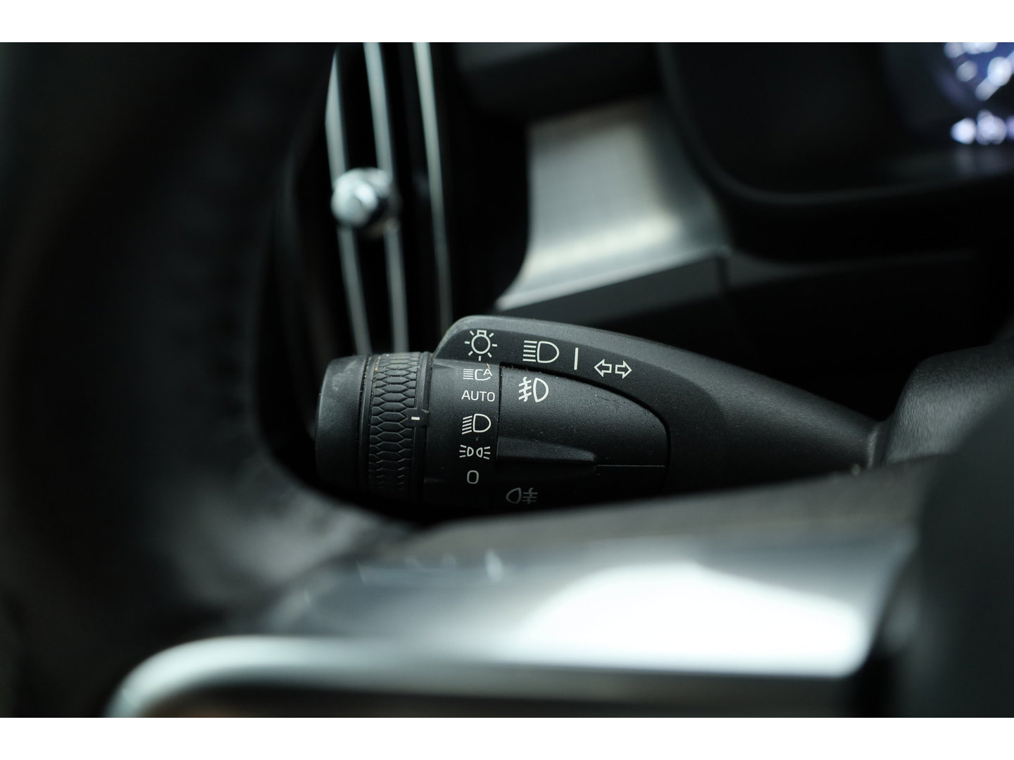 Volvo XC40 1.5 T3 Momentum Pro | RIJKLAAR!! | Cruise Contr. | Trekhaak | Camera | All Season | Apple CarPlay | Navi