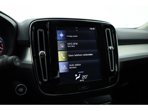 Volvo XC40 1.5 T3 Momentum Pro | RIJKLAAR!! | Cruise Contr. | Trekhaak | Camera | All Season | Apple CarPlay | Navi