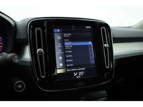 Volvo XC40 1.5 T3 Momentum Pro | RIJKLAAR!! | Cruise Contr. | Trekhaak | Camera | All Season | Apple CarPlay | Navi