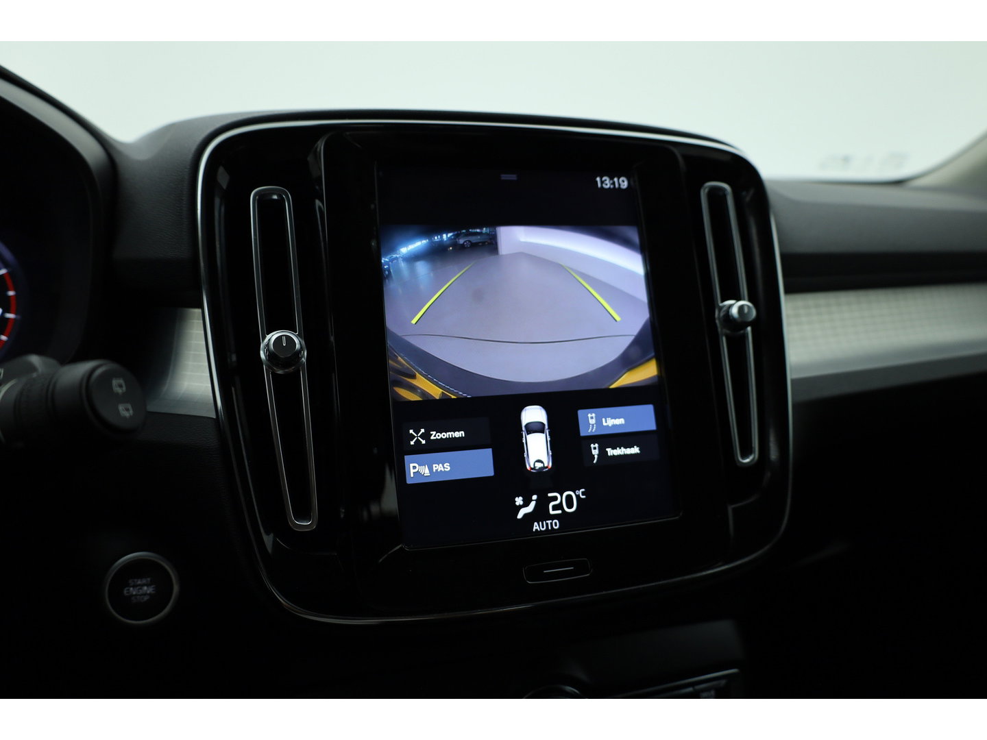 Volvo XC40 1.5 T3 Momentum Pro | RIJKLAAR!! | Cruise Contr. | Trekhaak | Camera | All Season | Apple CarPlay | Navi