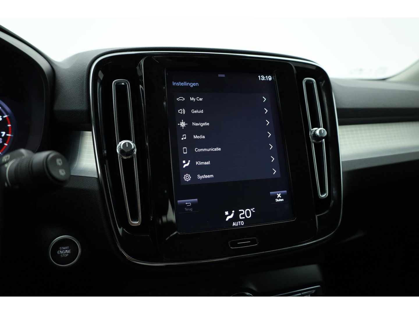 Volvo XC40 1.5 T3 Momentum Pro | RIJKLAAR!! | Cruise Contr. | Trekhaak | Camera | All Season | Apple CarPlay | Navi