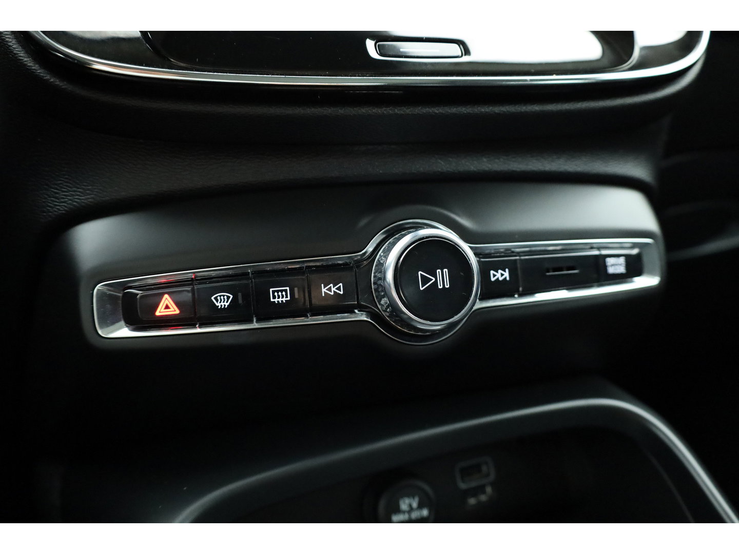 Volvo XC40 1.5 T3 Momentum Pro | RIJKLAAR!! | Cruise Contr. | Trekhaak | Camera | All Season | Apple CarPlay | Navi