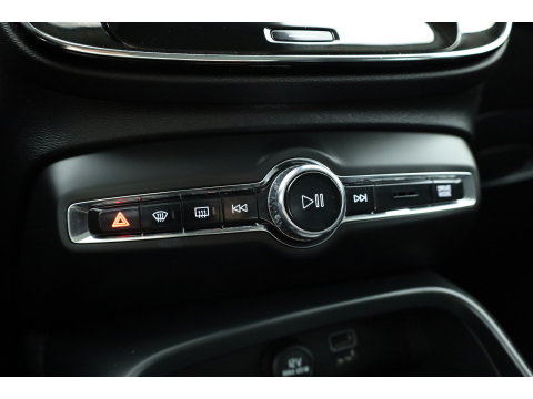 Volvo XC40 1.5 T3 Momentum Pro | RIJKLAAR!! | Cruise Contr. | Trekhaak | Camera | All Season | Apple CarPlay | Navi