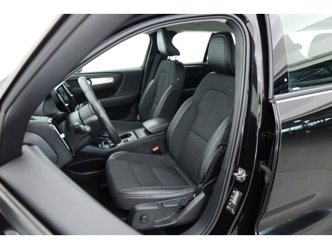 Volvo XC40 1.5 T3 Momentum Pro | RIJKLAAR!! | Cruise Contr. | Trekhaak | Camera | All Season | Apple CarPlay | Navi