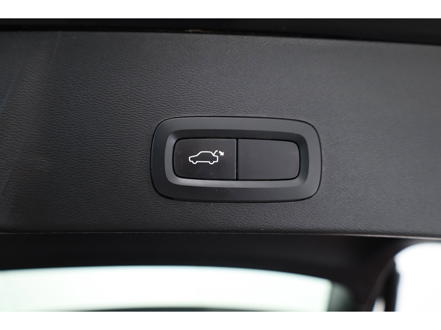 Volvo XC40 1.5 T3 Momentum Pro | RIJKLAAR!! | Cruise Contr. | Trekhaak | Camera | All Season | Apple CarPlay | Navi