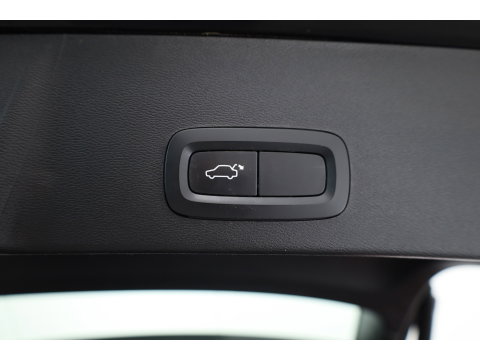 Volvo XC40 1.5 T3 Momentum Pro | RIJKLAAR!! | Cruise Contr. | Trekhaak | Camera | All Season | Apple CarPlay | Navi