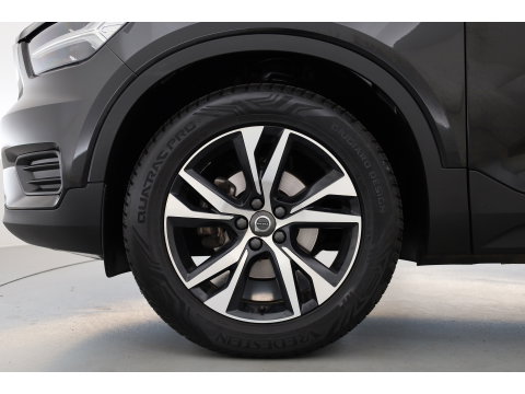 Volvo XC40 1.5 T3 Momentum Pro | RIJKLAAR!! | Cruise Contr. | Trekhaak | Camera | All Season | Apple CarPlay | Navi