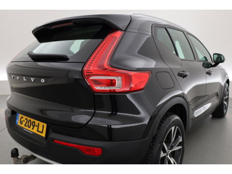 Volvo XC40 1.5 T3 Momentum Pro | RIJKLAAR!! | Cruise Contr. | Trekhaak | Camera | All Season | Apple CarPlay | Navi