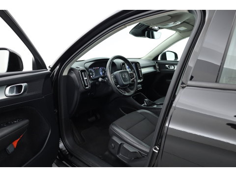 Volvo XC40 1.5 T3 Momentum Pro | RIJKLAAR!! | Cruise Contr. | Trekhaak | Camera | All Season | Apple CarPlay | Navi